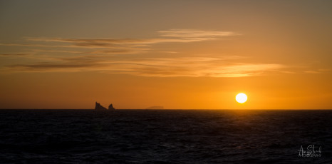 East Antarctica | Sunset and Icebergs