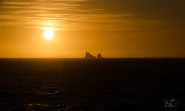 East Antarctica | Sunset and Icebergs