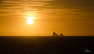 East Antarctica | Sunset and Icebergs