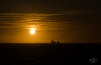 East Antarctica | Sunset and Icebergs