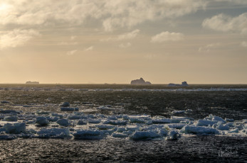 East Antarctica | Band of Ice Cubes