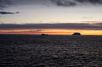 East Antarctica | Sunset Icebergs