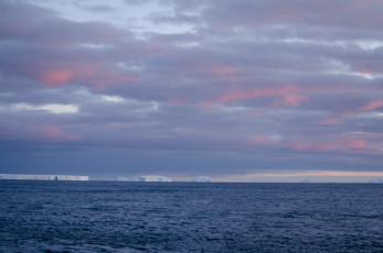 East Antarctica | Sunset and the Antarctic Coast