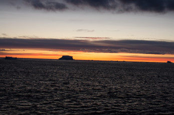 East Antarctica | Sunset Icebergs