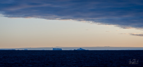 East Antarctica | Sunrise over the Antarctic Coastline